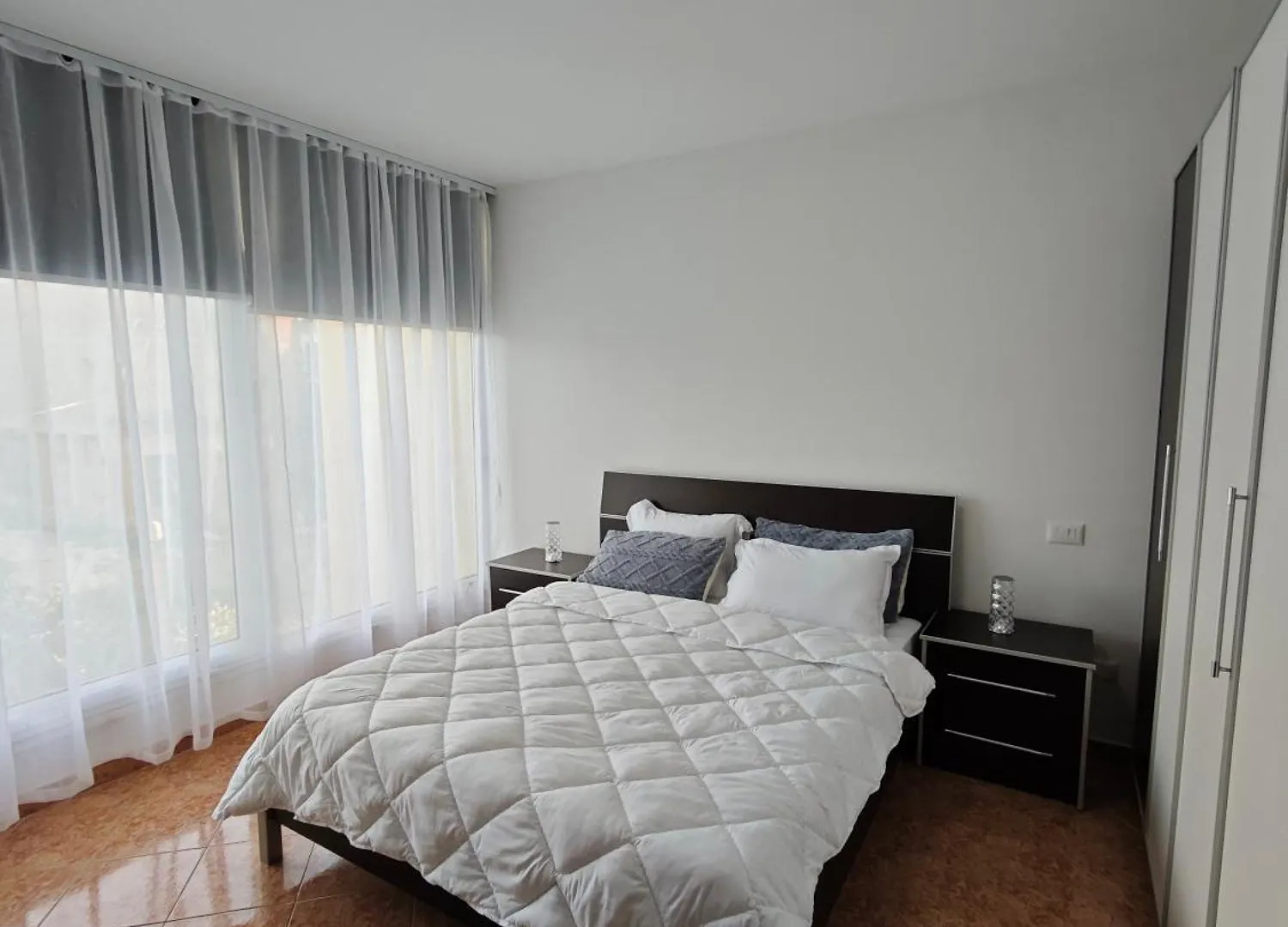 Erois Apartments Golem Mali I Robit