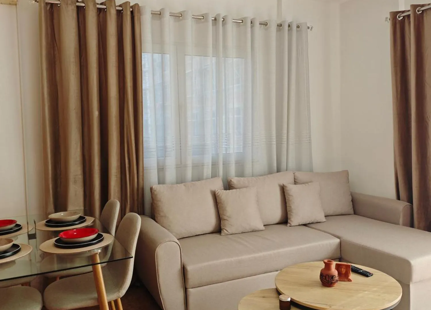 Erois Apartments Golem Mali I Robit